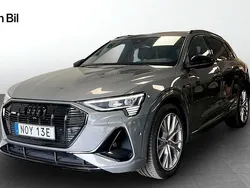 Grå Begagnad 2022 Audi e-tron Advanced Plus SUV | 499 000 kr (Dyr)