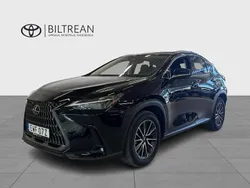 Svart Begagnad 2024 Lexus NX450h+ Business Edition SUV | 589 900 kr (Marknadspris)