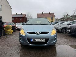 Ljusblå Begagnad 2011 Hyundai i20 Select Halvkombi | 59 500 kr (Marknadspris)