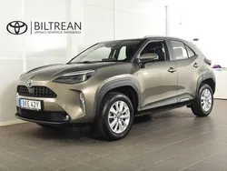 Grön (oxide bronze) Begagnad 2022 Toyota Yaris Cross Active SUV | 249 900 kr (Marknadspris)