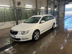Vit Begagnad 2012 Skoda Superb Ambition Kombi | 40 000 kr (Marknadspris)