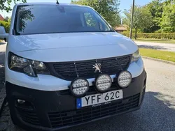 Vit Begagnad 2020 Peugeot Partner Minibuss | 129 000 kr