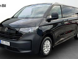 Svart (midnight black metallic) Ny 2025 VW T6.1 Van | 653 625 kr (Marknadspris)