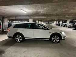 Vit Begagnad 2017 VW Golf Alltrack Kombi | 169 900 kr (Marknadspris)