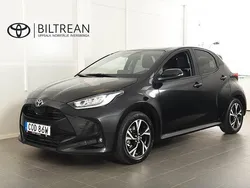 Svart Begagnad 2024 Toyota Yaris Hybrid Active Halvkombi | 259 900 kr (Lite dyr)