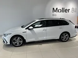 Vit (pure white) Begagnad 2023 VW Golf VIII R-line Kombi | 249 900 kr (Lite dyr)