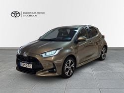 Grön Begagnad 2023 Toyota Yaris Hybrid Style Halvkombi | 249 900 kr (Marknadspris)