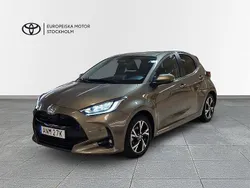 Grön Begagnad 2023 Toyota Yaris Hybrid Style Halvkombi | 249 900 kr (Marknadspris)