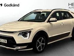 Vit (white) Begagnad 2023 Kia Niro Advance SUV | 369 900 kr (Marknadspris)