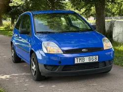 Blå Begagnad 2003 Ford Fiesta Halvkombi | 14 900 kr (Marknadspris)