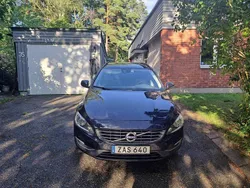 Blå Begagnad 2018 Volvo V60 Standard Kombi | 162 900 kr (Marknadspris)