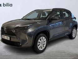Grå Begagnad 2024 Toyota Yaris Cross Active SUV | 299 900 kr (Marknadspris)