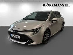 Silver Begagnad 2021 Toyota Corolla Hybrid Style Halvkombi | 249 900 kr (Marknadspris)