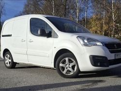 Vit Begagnad 2016 Peugeot Partner Minibuss | 89 500 kr (Marknadspris)