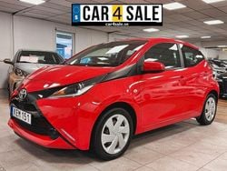 Röd Begagnad 2015 Toyota Aygo X-play Halvkombi | 73 900 kr (Marknadspris)