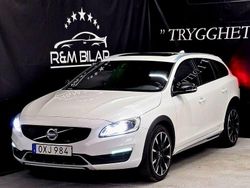 Vit Begagnad 2016 Volvo V60 CC Summum Kombi | 194 800 kr (Marknadspris)