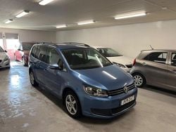 Blå Begagnad 2013 VW Touran Minibuss | 99 900 kr (Marknadspris)