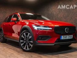 Röd Begagnad 2023 Volvo V60 CC Ultimate Kombi | 459 500 kr (Marknadspris)