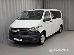 Vit Begagnad 2023 VW Caravelle Trendline Minibuss | 509 900 kr