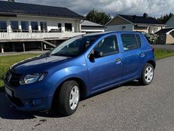 Blå Begagnad 2014 Dacia Sandero Halvkombi | 58 000 kr (Marknadspris)