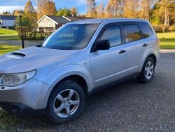 Silver Begagnad 2010 Subaru Forester SUV | 2 000 kr