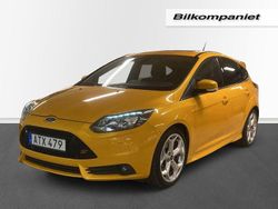 Gul Begagnad 2014 Ford Focus ST Halvkombi | 139 000 kr (Dyr)