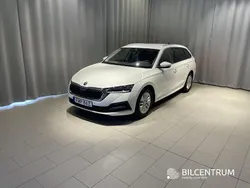 Vit Begagnad 2021 Skoda Octavia Kombi | 189 900 kr (Marknadspris)