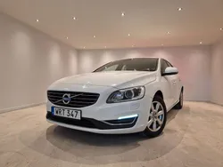 Vit Begagnad 2016 Volvo V60 Momentum Kombi | 114 900 kr (Marknadspris)