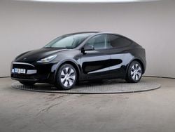 Svart (svart (solid)) Begagnad 2023 Tesla Model Y Standard Range SUV | 389 000 kr (Marknadspris)