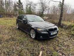 Svart Begagnad 2012 BMW 320 Kombi | 80 000 kr (Marknadspris)