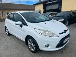 Vit Begagnad 2011 Ford Fiesta Titanium Halvkombi | 64 900 kr (Marknadspris)
