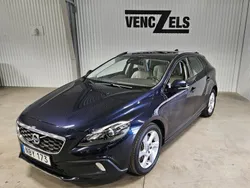 Mörkblå Begagnad 2016 Volvo V40 CC Summum Kombi | 149 000 kr (Bra pris)