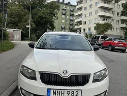 Vit Begagnad 2016 Skoda Octavia Kombi | 70 000 kr (Bra pris)