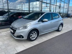 Ljusgrå Begagnad 2017 Peugeot 208 Halvkombi | 69 900 kr (Marknadspris)