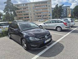 Svart Begagnad 2016 VW Golf VII R-line Halvkombi | 142 000 kr (Marknadspris)