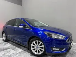 Blå Begagnad 2015 Ford Focus Titanium Halvkombi | 119 900 kr (Marknadspris)