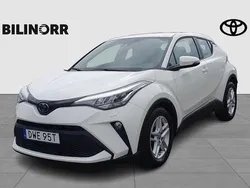Vit Begagnad 2022 Toyota C-HR Active SUV | 259 900 kr (Marknadspris)