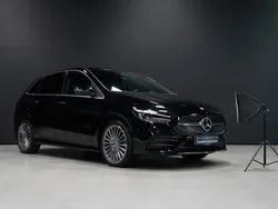 Svart Begagnad 2023 Mercedes B250e Premium Minibuss | 399 000 kr (Marknadspris)