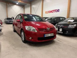 Mörkröd Begagnad 2012 Toyota Auris Plus Halvkombi | 79 900 kr (Marknadspris)