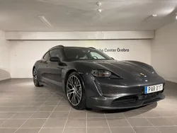 Grå (volcano grey metallic) Begagnad 2023 Porsche Taycan Sport Turismo Sedan | 919 000 kr (Dyr)
