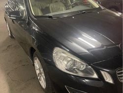 Svart Begagnad 2012 Volvo V60 Summum Kombi | 80 000 kr (Marknadspris)
