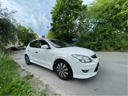 Vit Begagnad 2012 Hyundai i30 Select Halvkombi | 42 000 kr (Marknadspris)