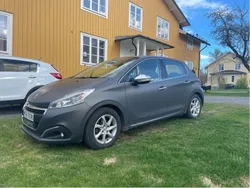 Grå Begagnad 2015 Peugeot 208 Halvkombi | 71 000 kr (Dyr)