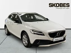 Vit Begagnad 2019 Volvo V40 CC Kombi | 229 900 kr (Marknadspris)