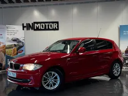 Röd Begagnad 2011 BMW 116 Halvkombi | 109 900 kr (Marknadspris)