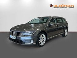 Mörkgrå Begagnad 2016 VW Passat GTE Kombi | 209 900 kr (Marknadspris)