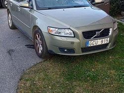 Grön Begagnad 2008 Volvo V50 Kinetic Kombi | 15 000 kr