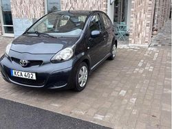 Grå Begagnad 2009 Toyota Aygo Halvkombi | 29 000 kr (Marknadspris)