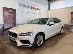Vit Begagnad 2021 Volvo V60 Momentum Kombi | 244 500 kr (Marknadspris)