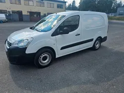 Vit Begagnad 2016 Peugeot Partner Minibuss | 105 000 kr (Marknadspris)